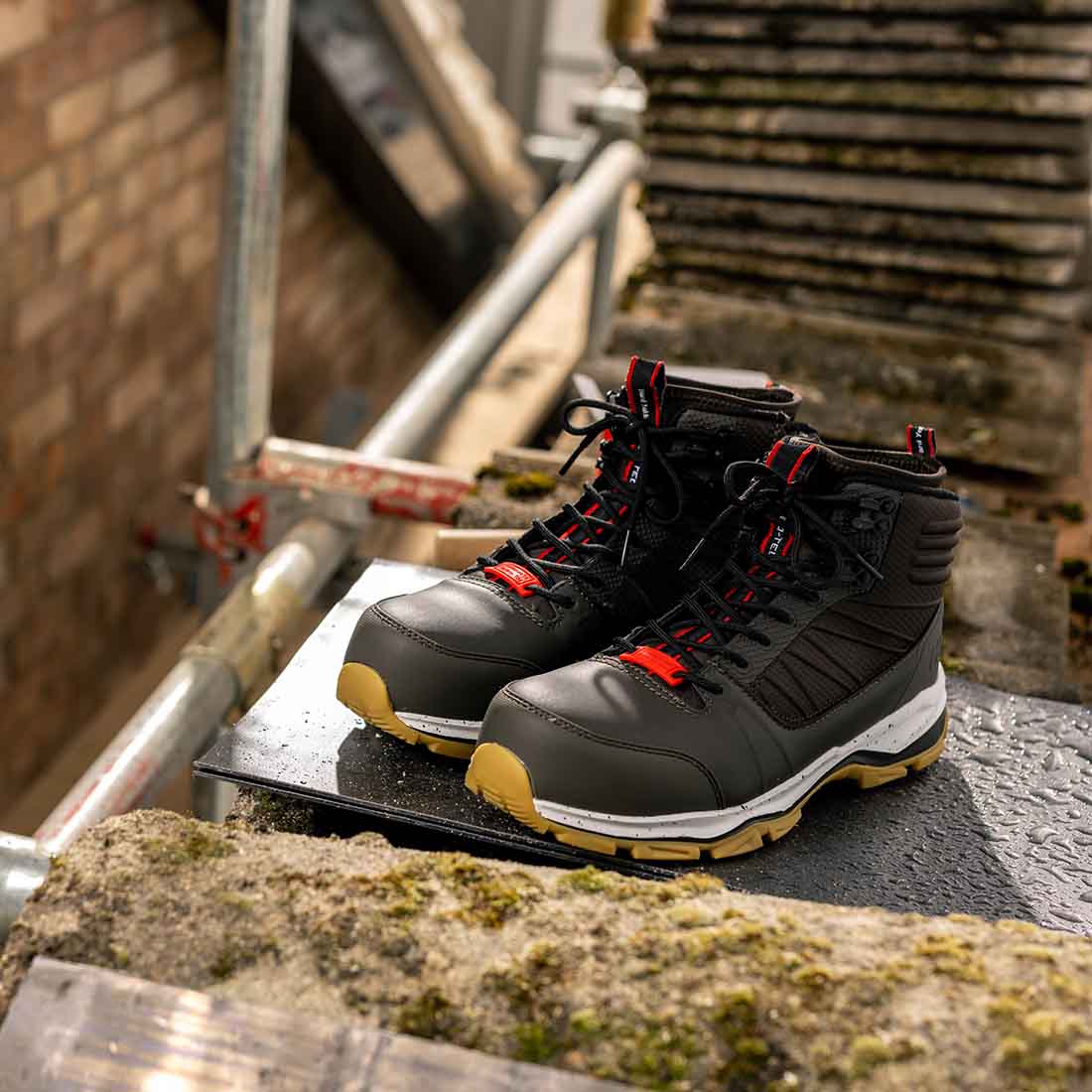 Hard Yakka Neo 2.0 Hybrid Safety Boots in Moss | Men&